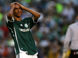 Quase eliminado, Palmeiras lamenta irregularidade